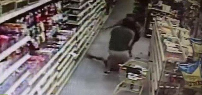 ​YouTube: Madre frustra secuestro de su hija de 13 años en supermercado