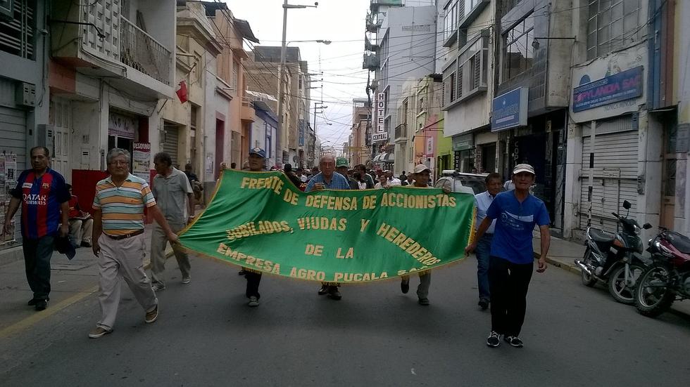 Azucareros de la Empresa Agroindustrial Pucalá protestan por la falta de pagos (VIDEO)