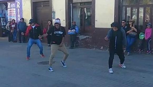 ​Jóvenes invaden calles de Puno para demostrar talento (VIDEO)