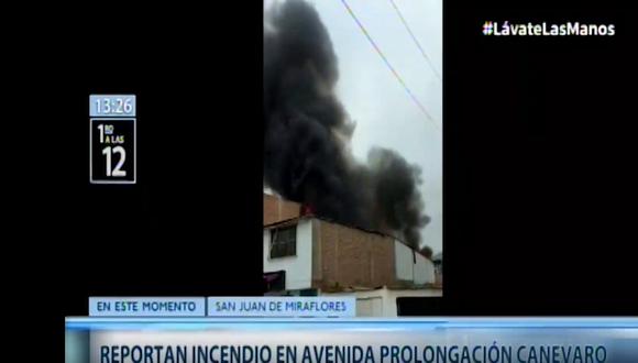 Fuego arrasó con parte de una vivienda en San Juan de Miraflores. (Foto: Captura Canal N)