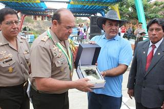 General del Ejército recibió condecoración previas disculpas del presidente GRT 