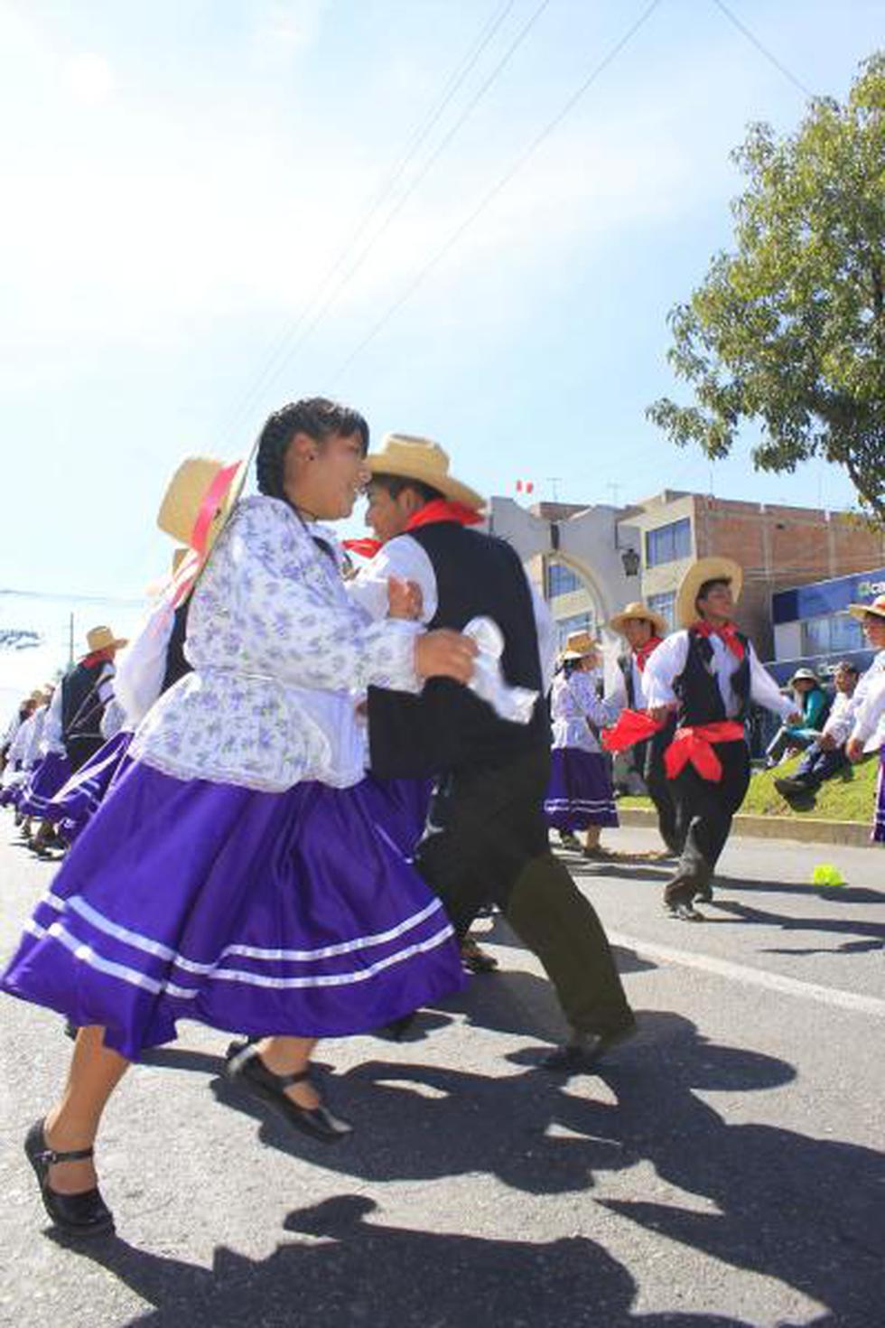Distrito de Socabaya celebró aniversario con corso 