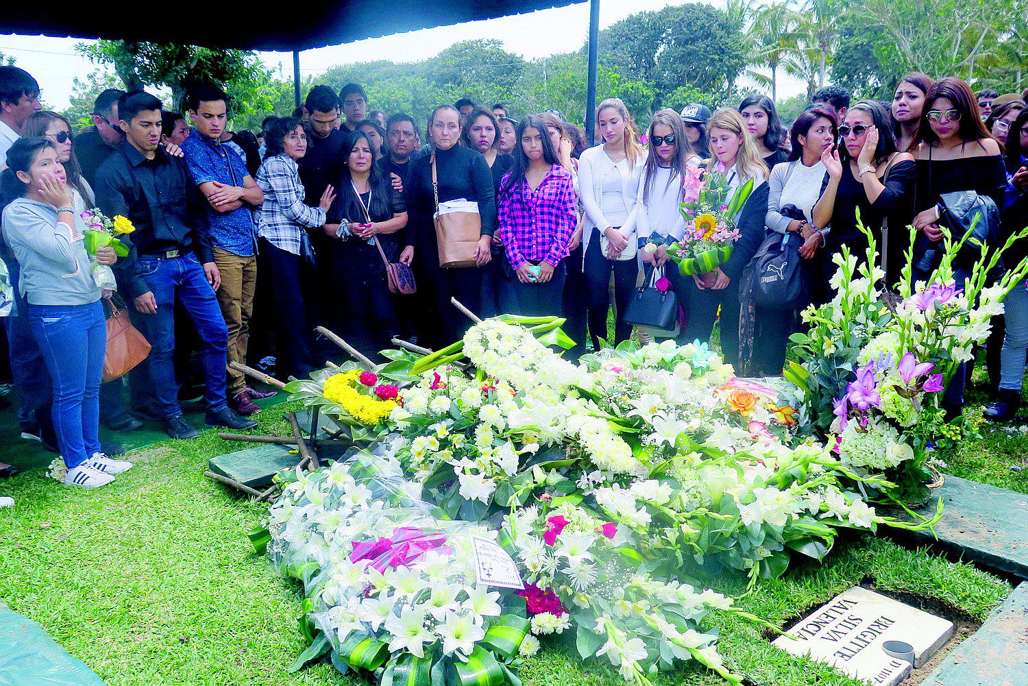 Chiclayo: Dan último adiós a universitaria que fue asesinada en asalto (VIDEO)