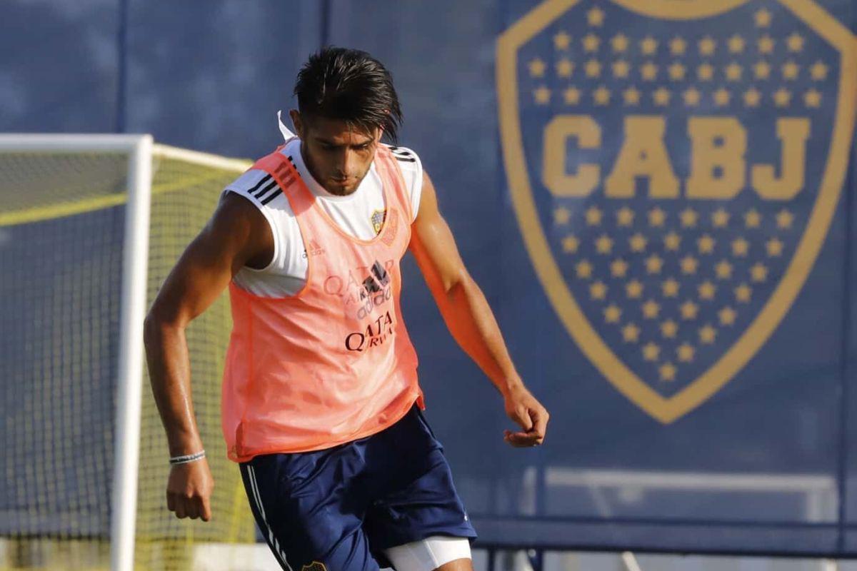 Zambrano fue el segundo refuerzo de Boca Juniors bajo la gestión de Jorge Amor Ameal. Jugó dos partidos con el 'Xeneize' antes de lesionarse. (Foto: Boca Juniors)