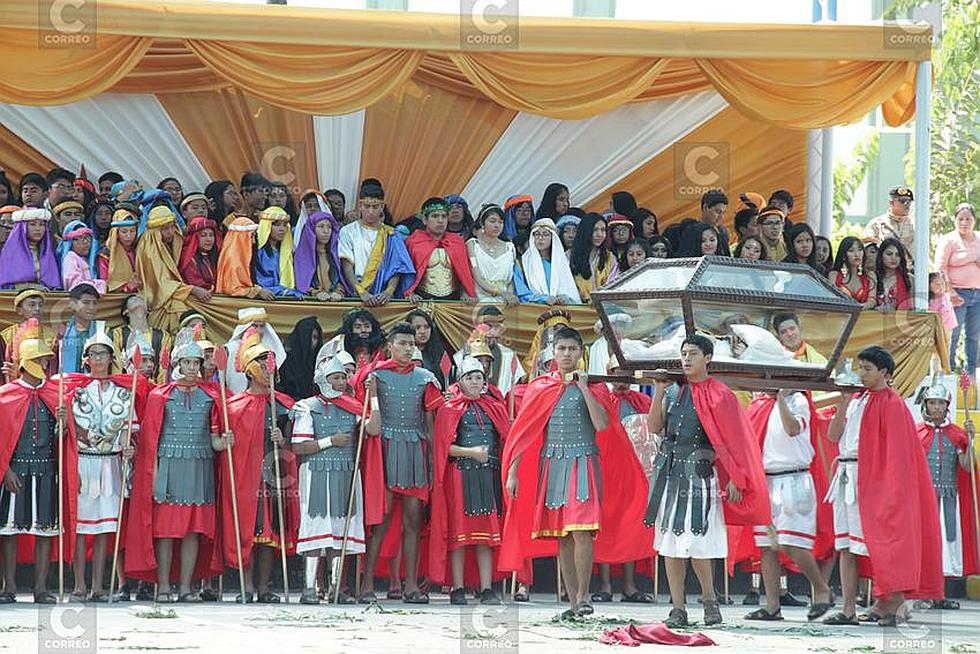 Realismo en escenificación de Pasión y Muerte de Jesús en la I.E. Ejército