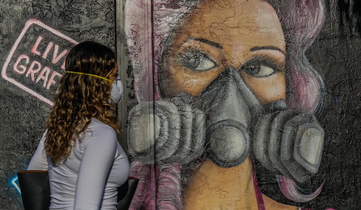 En Miami, cientos de desempleados hacen colas de hasta cinco horas para obtener un formulario. (Foto: AFP/Chandan Khanna)