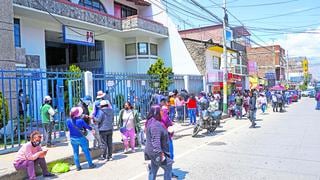 A diario unas 1500 personas se amanecen y hacen colas en Reniec Huancayo para recoger DNI