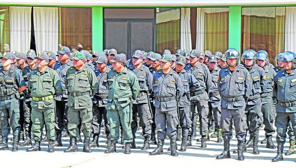 Rotan a 77 policías a Lima y Puno