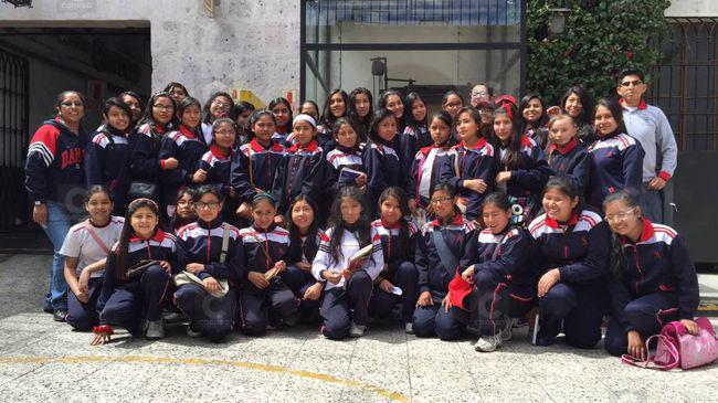 50 estudiantes del colegio Padre Damián reciben 'clases' en instalaciones de Correo
