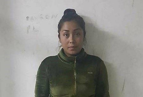 Detienen a mujer cuando golpeaba a su hijo por llegar tarde del colegio