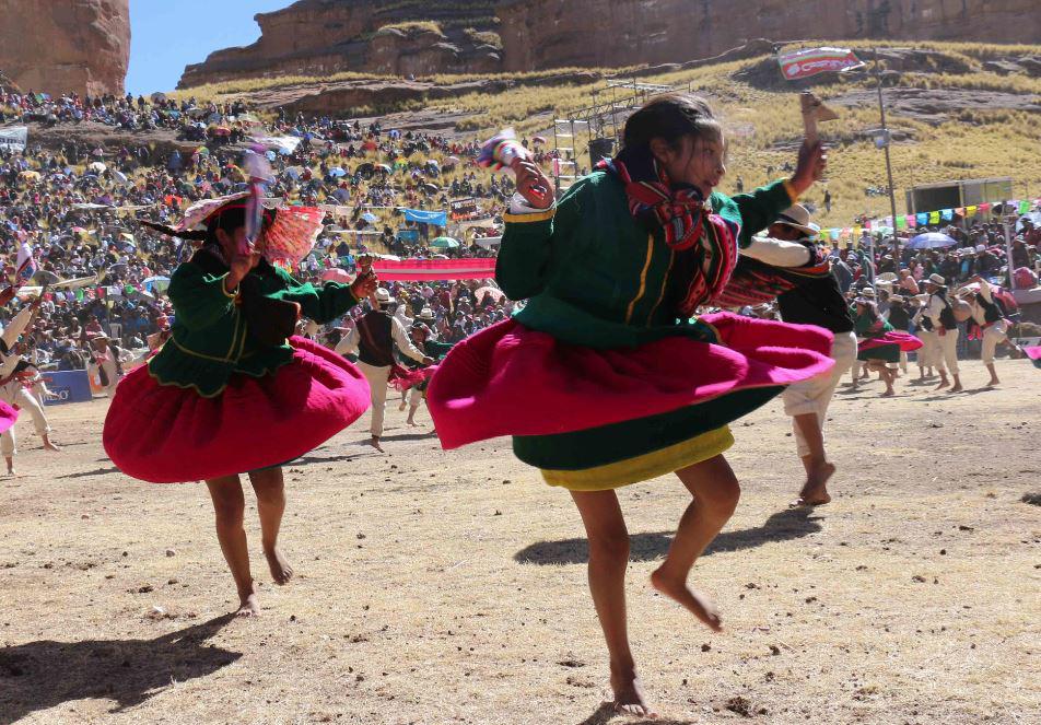 Cusqueños ganan en concurso de danzas de Tinajani