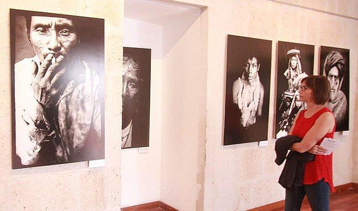 Fotografías que cuentan historias en la biblioteca Mario Vargas Llosa 