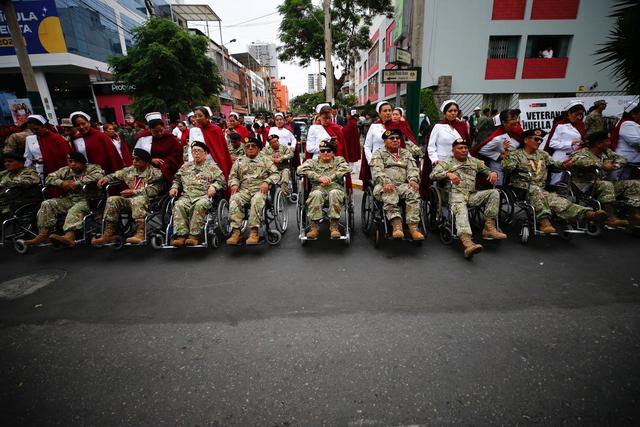 Regresa el Gran Desfile y Parada Militar por Fiestas Patrias. Cientos de peruanos acudieron a la ceremonia y se tomaron fotos con los uniformados. (Foto:  Hugo Curotto @phto.gec)