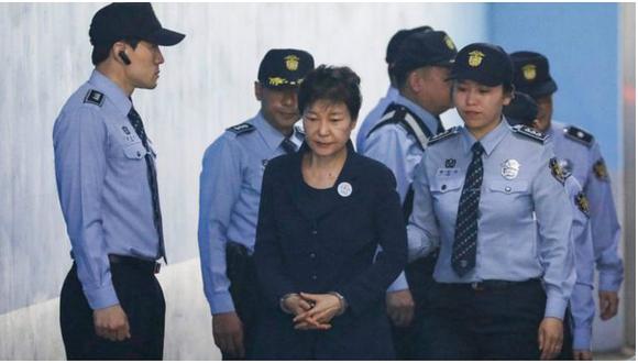 Expresidenta de Corea del Sur es condenada a más de 20 años de cárcel por corrupción 