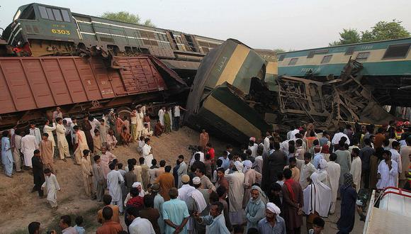 Choque de trenes deja al menos seis muertos y 150 heridos en Pakistán (VIDEO)