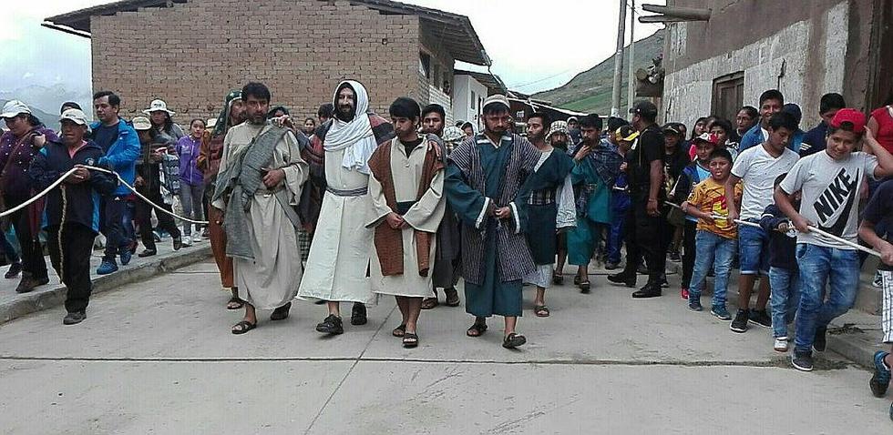 Con fervor y devoción celebran Vía Crucis en Otuzco (FOTOS Y VIDEO) 