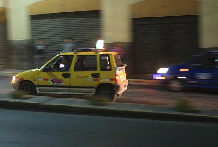 Asaltantes en falso taxi dopan a víctima tras quitarle dinero y tarjetas