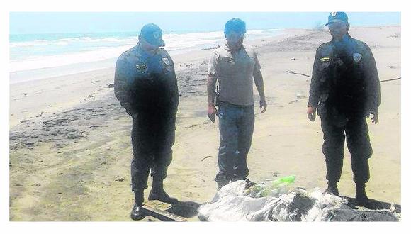 Los serenos y la PNP encuentran un cadáver en la playa de Malacas
