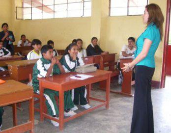 Escolares reciben  charlas educativas