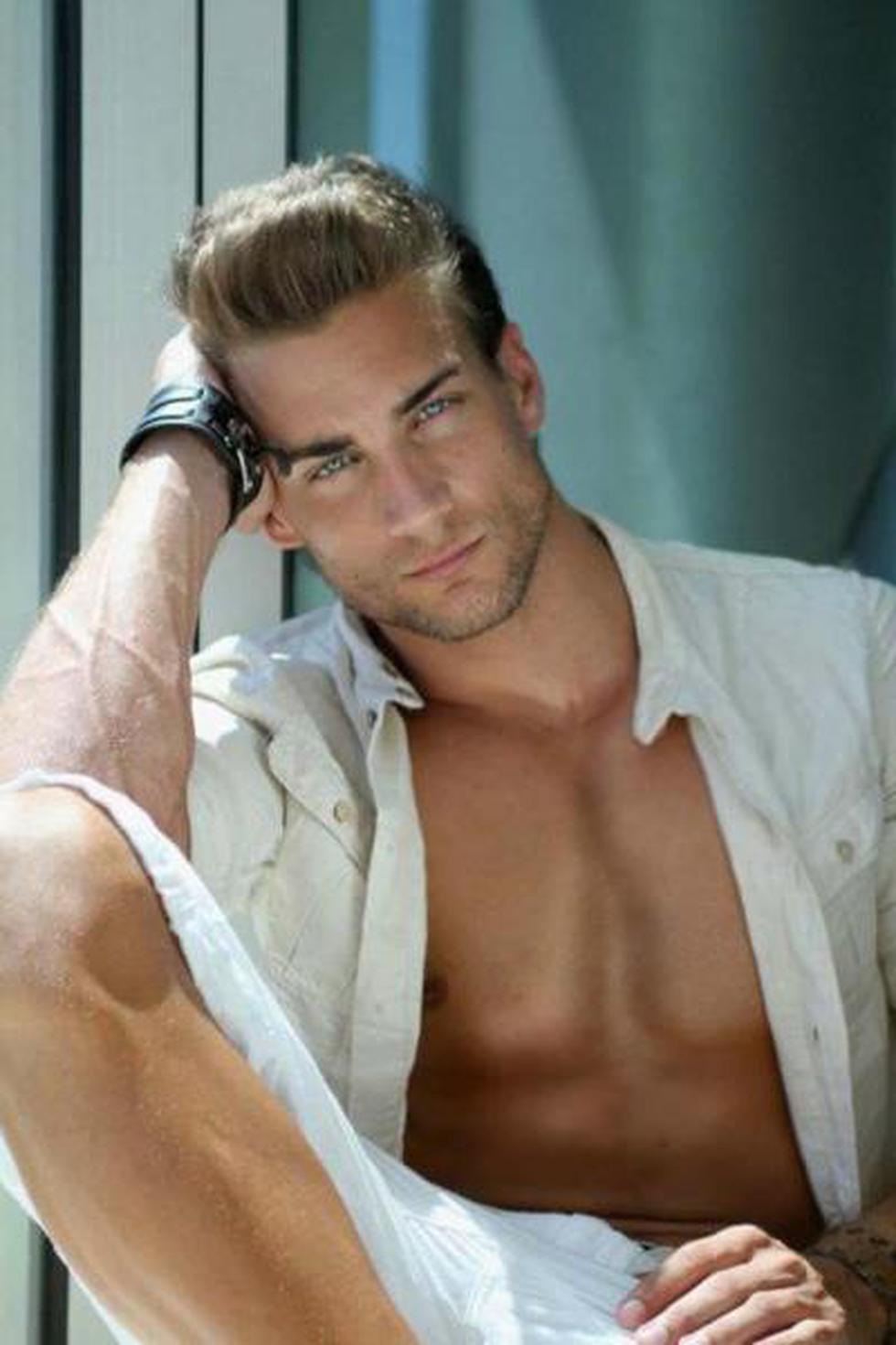 Conoce a Manuel Rico el ginecólogo más 'hot del mundo' (FOTOS)