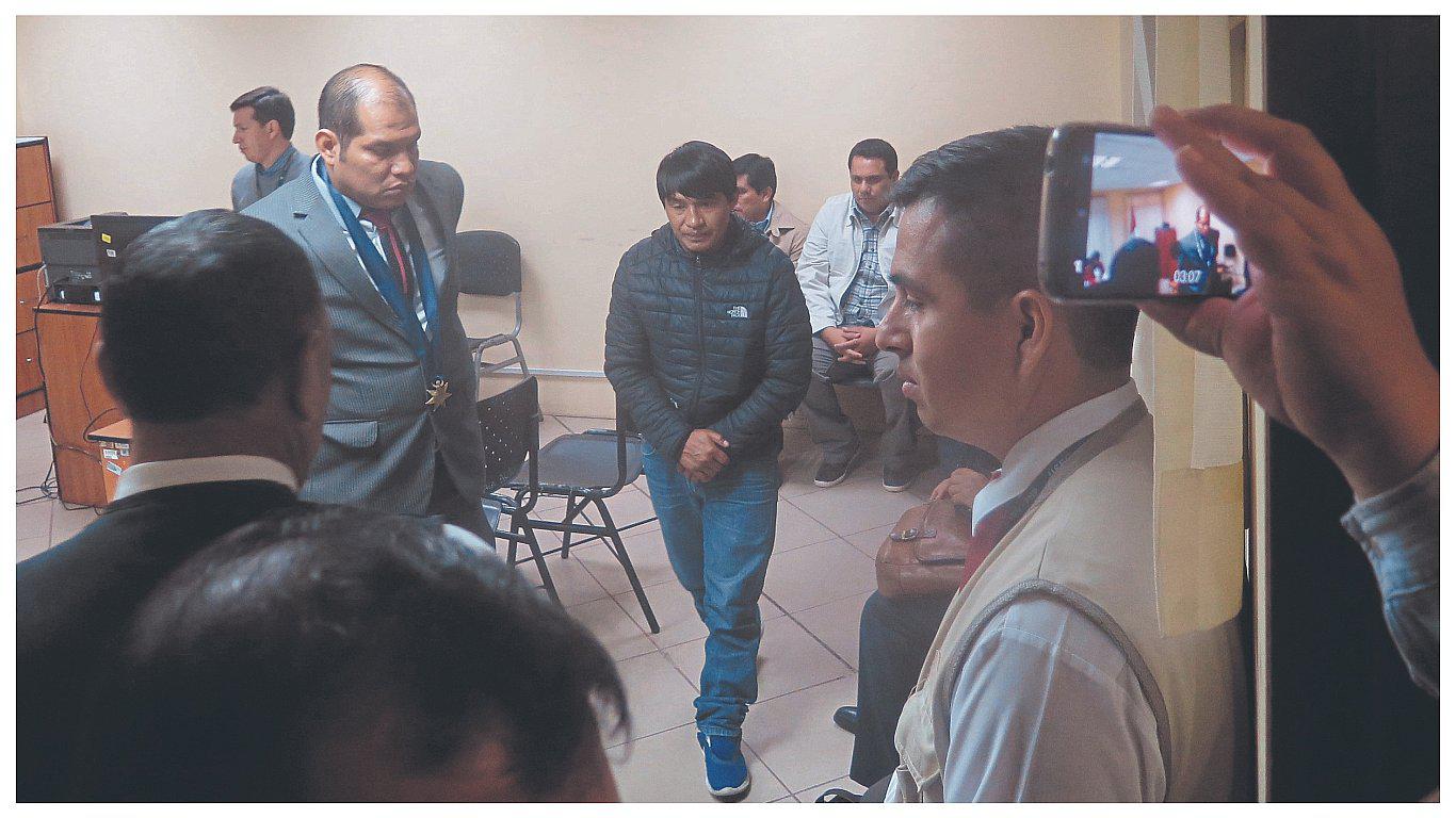 Empresarios pagan el precio de caer con Cornejo 