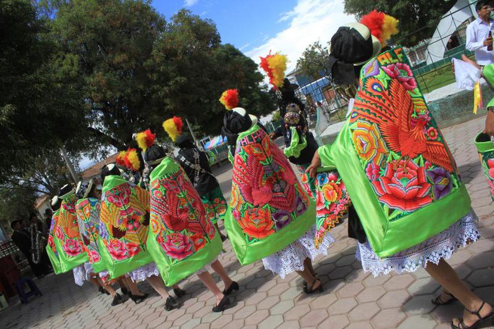Celebran fiesta de cruces con chonguinada en barrio La Libertad (FOTOS)