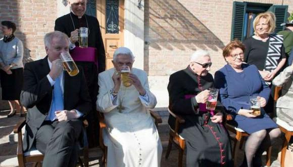 Benedicto XVI celebró su cumpleaños 90 con fiesta bávara y cerveza