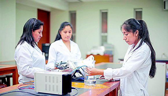 Pronabec lanza Beca Mujeres en Ciencia que cubrirá gastos en las mejores universidades 