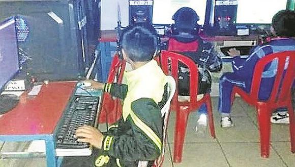Encuentran a escolares en cabinas de Internet