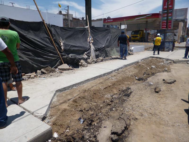 Rompen veredas de la avenida José Pardo