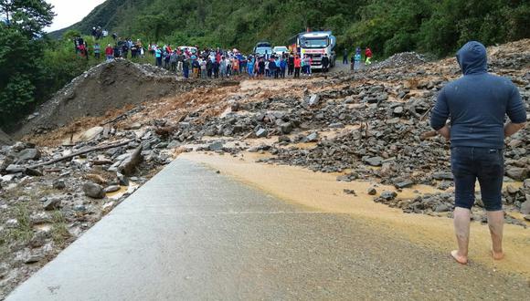 Huaicos caen en la carretera Cusco - Quillabamba.