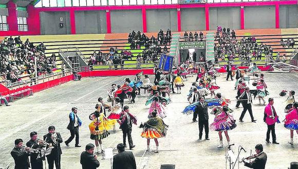 Pandillas se lucieron en 36° Concurso Regional de Marinera y Pandilla Puneña