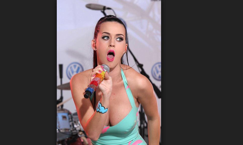 Cariñosa fanática hace vivir este extraño momento a Katy Perry (VIDEO)