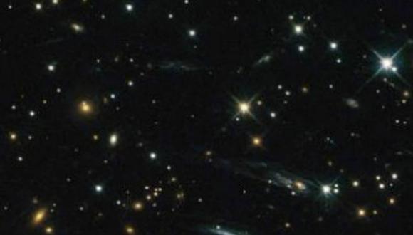 NASA publica impresionante imagen de un cúmulo de galaxias (FOTO)