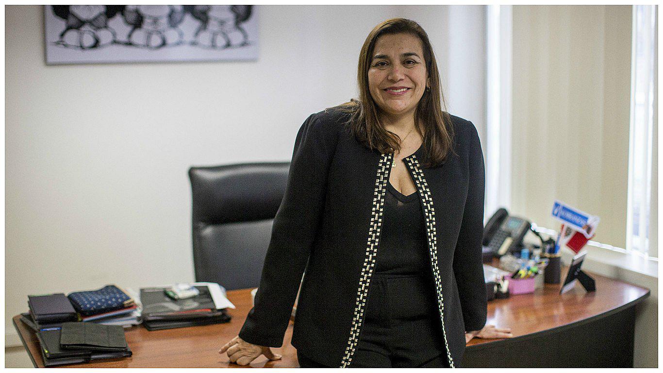 Ana Vera Talledo: “Somos tan profesionales y serias como los hombres”