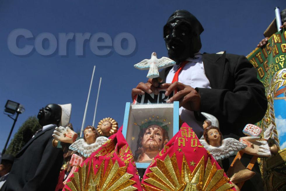 Los Shapis demuestran  devoción por la santísima 'Cruz de Mayo' (FOTOS)