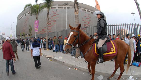 Caballo de la Policía Montada murió rumbo al Estadio Nacional