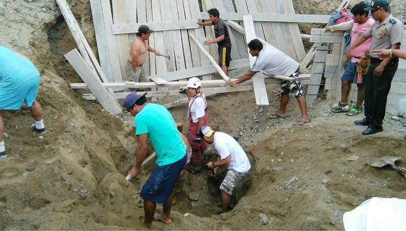 Huanchaco: Rescatan cuerpos de obreros sepultados tras derrumbe de arena 
