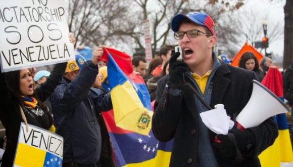 ​Venezolanos denuncian en la OEA problemas para sacar dinero para sus estudios