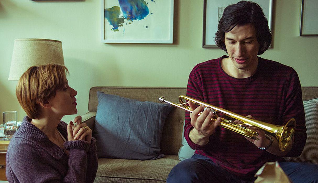La importancia de Adam Driver cantando “Being Alive” en la película. (Foto: Netflix)