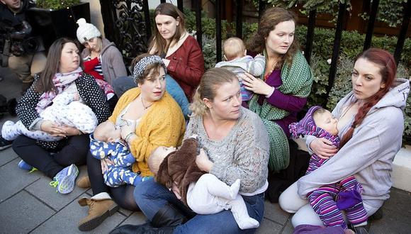 Londres: Colocan pecho gigante en apoyo a la lactancia materna [FOTOS]