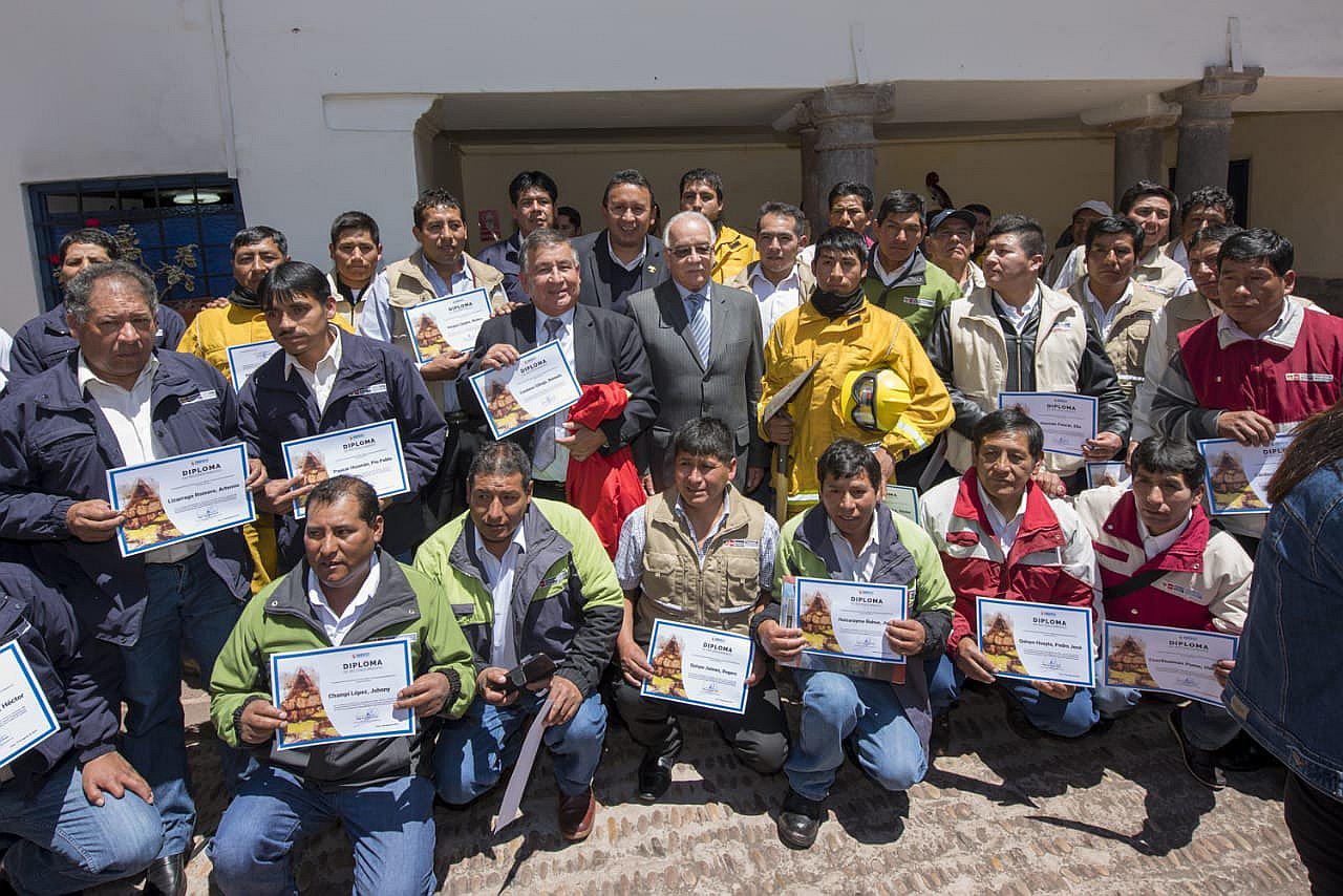 Combatientes forestales de Cultura Cusco fueron reconocidos por Defensa Civil