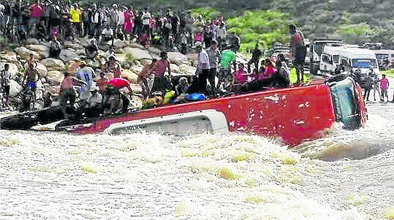 Piura: Investigan a Turela por bus que fue arrastrado en quebrada Río Seco