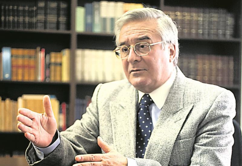 Javier Bedoya llama la atención a Raúl Castro