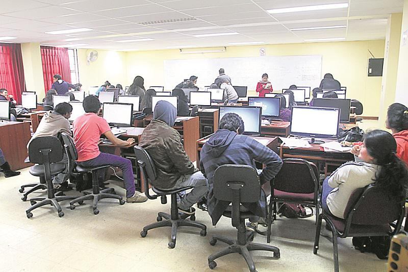 ¿Cuáles son las carreras profesionales que los jóvenes prefieren estudiar?