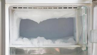 Cómo quitar la escarcha de tu congelador con trucos caseros