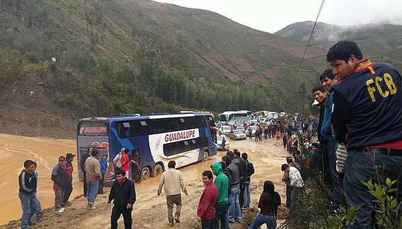 Huaico en San Rafael sigue restringiendo el pase en la carretera Central