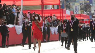 Gobernadora de Arequipa desfila en la Parada Militar por Fiestas Patrias (VIDEO)