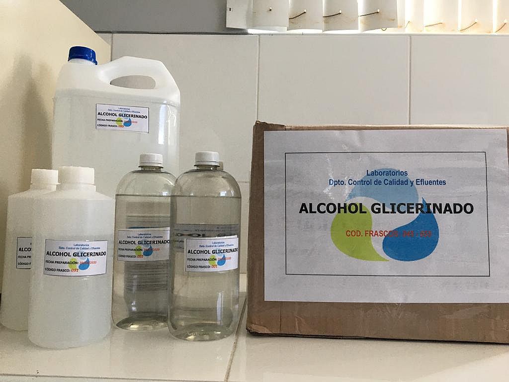 ​Elaboran su propio alcohol en gel para trabajadores