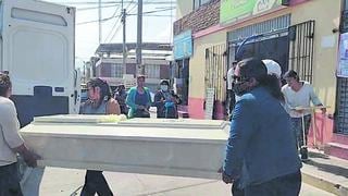 Arequipa: Familiares y amigos de Yoni Taype protestaron con su féretro en donde solía trabajar